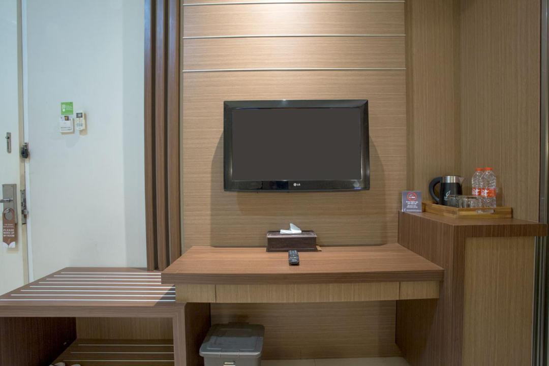 Life Emerald Hotel Surabaya Buitenkant foto