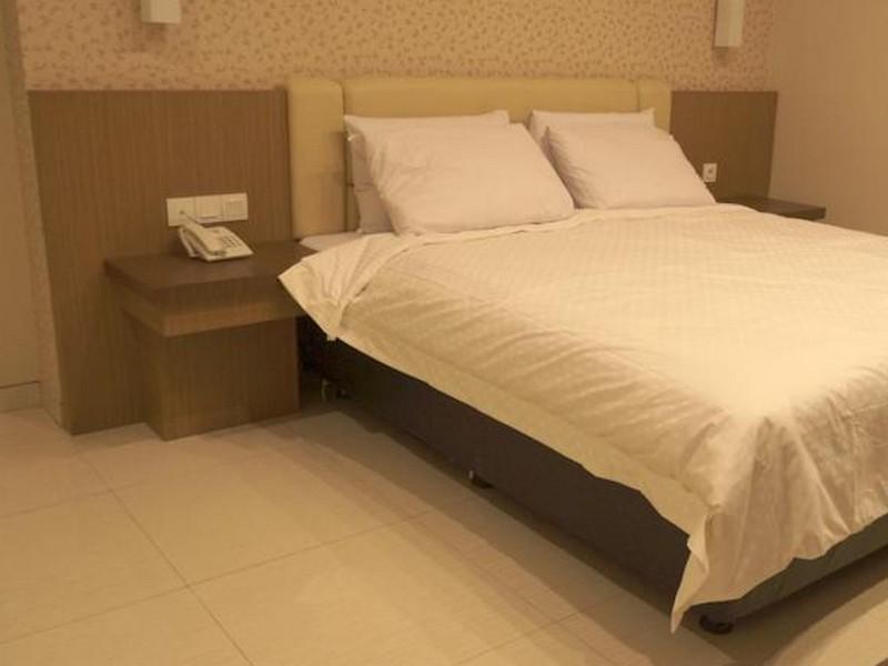 Life Emerald Hotel Surabaya Buitenkant foto